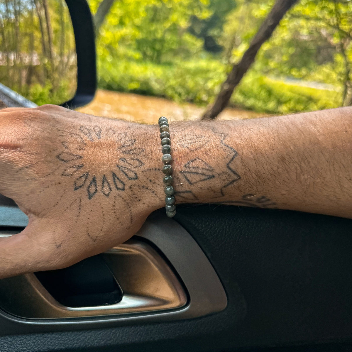 Guy bead bracelet black labradorite 6mm